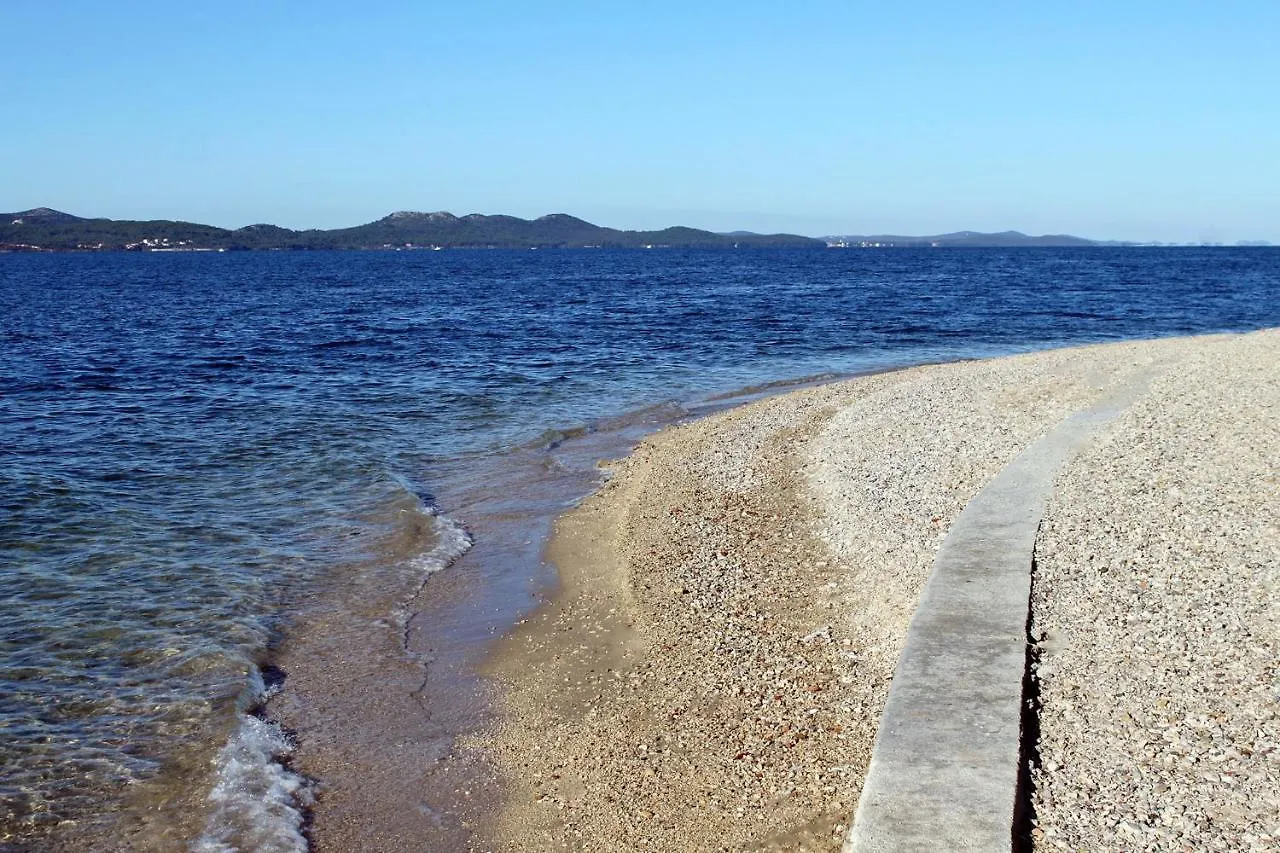 Family Friendly Apartments With A Swimming Pool Zadar - 18098