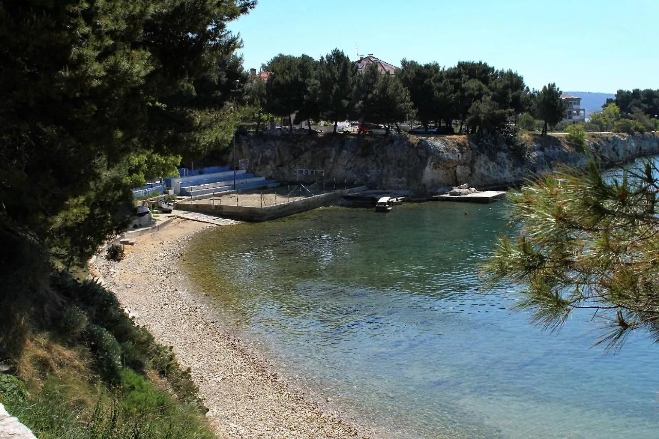 Family Friendly Apartments With A Swimming Pool Zadar - 18098
