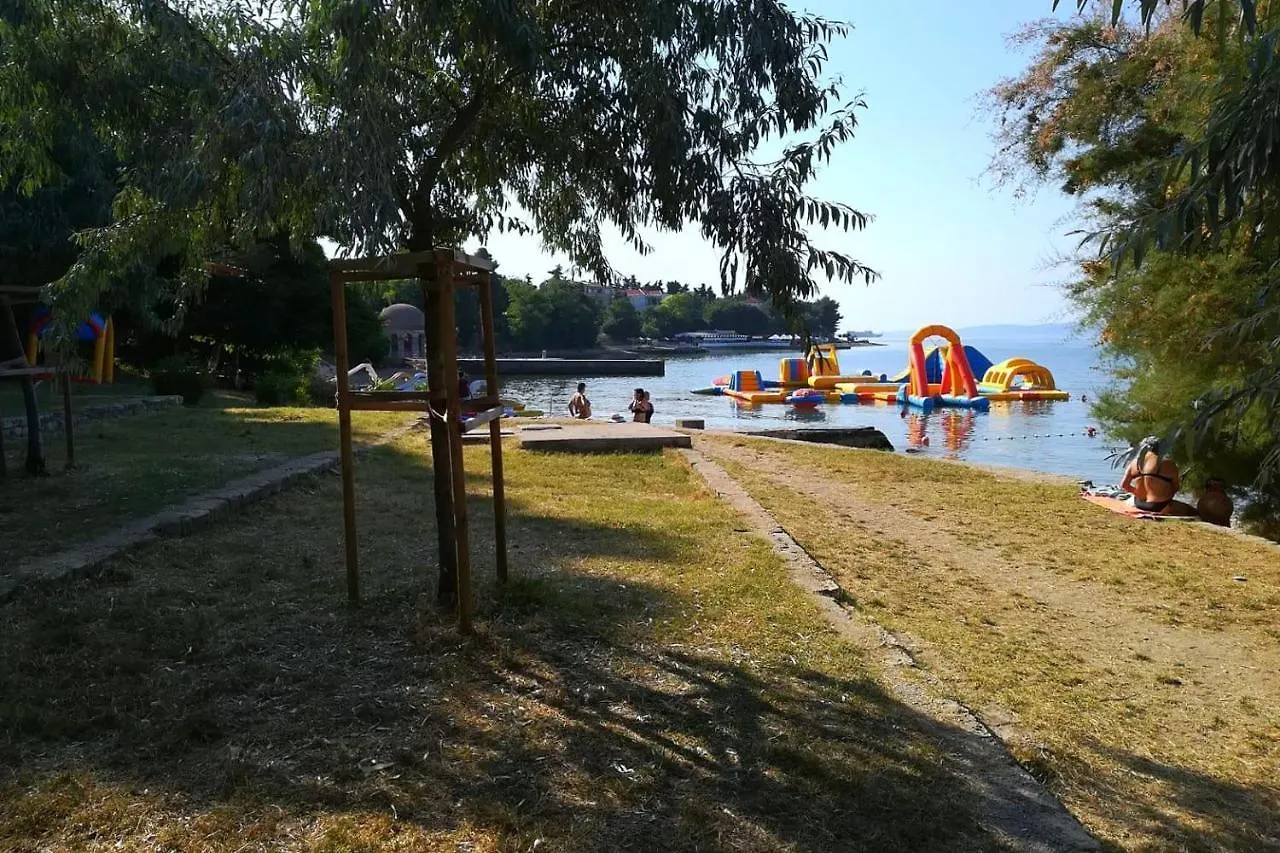 Family Friendly Apartments With A Swimming Pool Zadar - 18098
