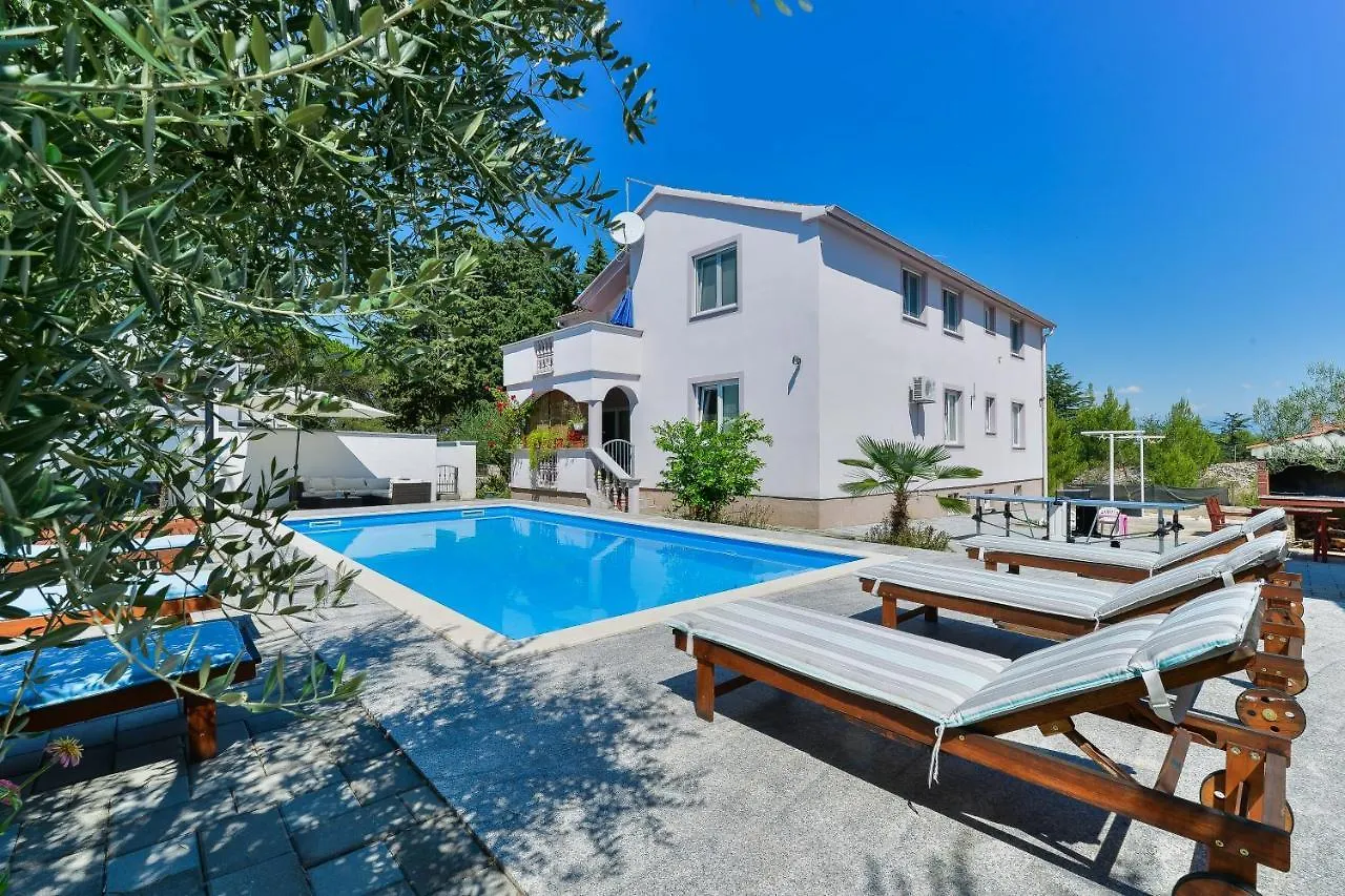 Family Friendly Apartments With A Swimming Pool Zadar - 18098