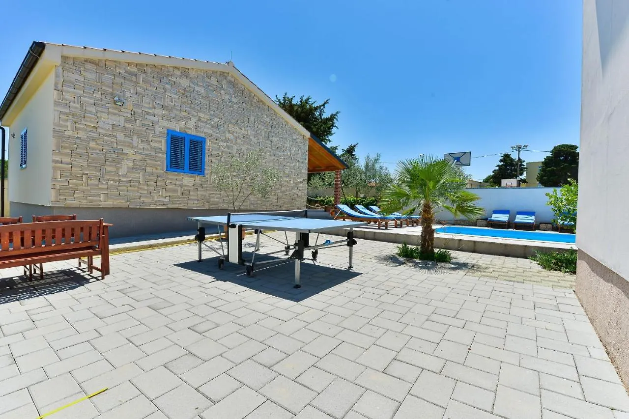 Family Friendly Apartments With A Swimming Pool Zadar - 18098 Croatia