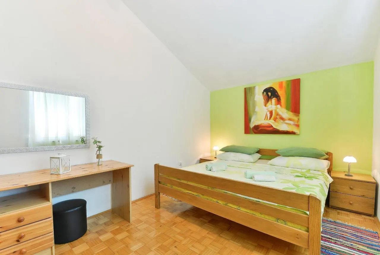 Family Friendly Apartments With A Swimming Pool Zadar - 18098 Croatia