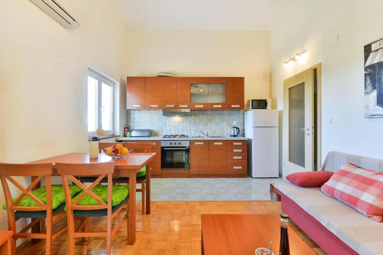 Family Friendly Apartments With A Swimming Pool Zadar - 18098